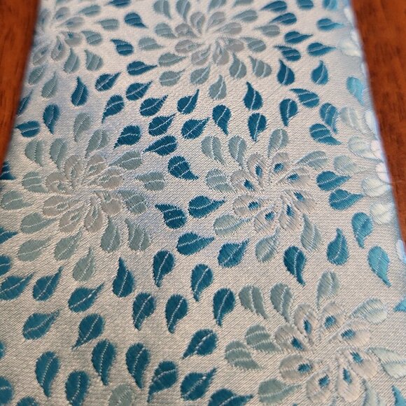 J. Ferrar ~ Floral/Geometric Necktie ~ Excellent/New Condition - Picture 4 of 7